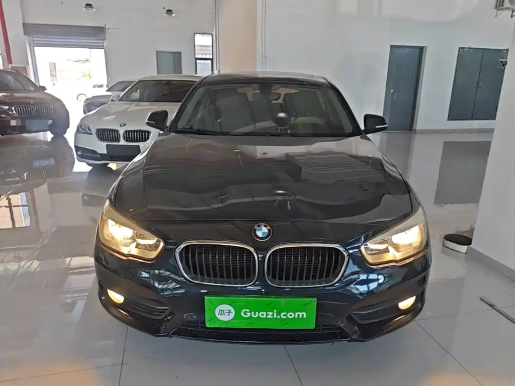 Photo 3 - BMW 1 Series (Import)