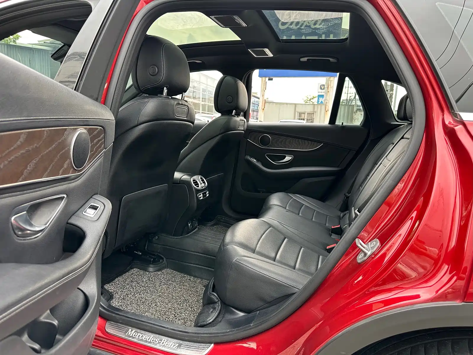 Фото 12 - Mercedes-Benz GLC
