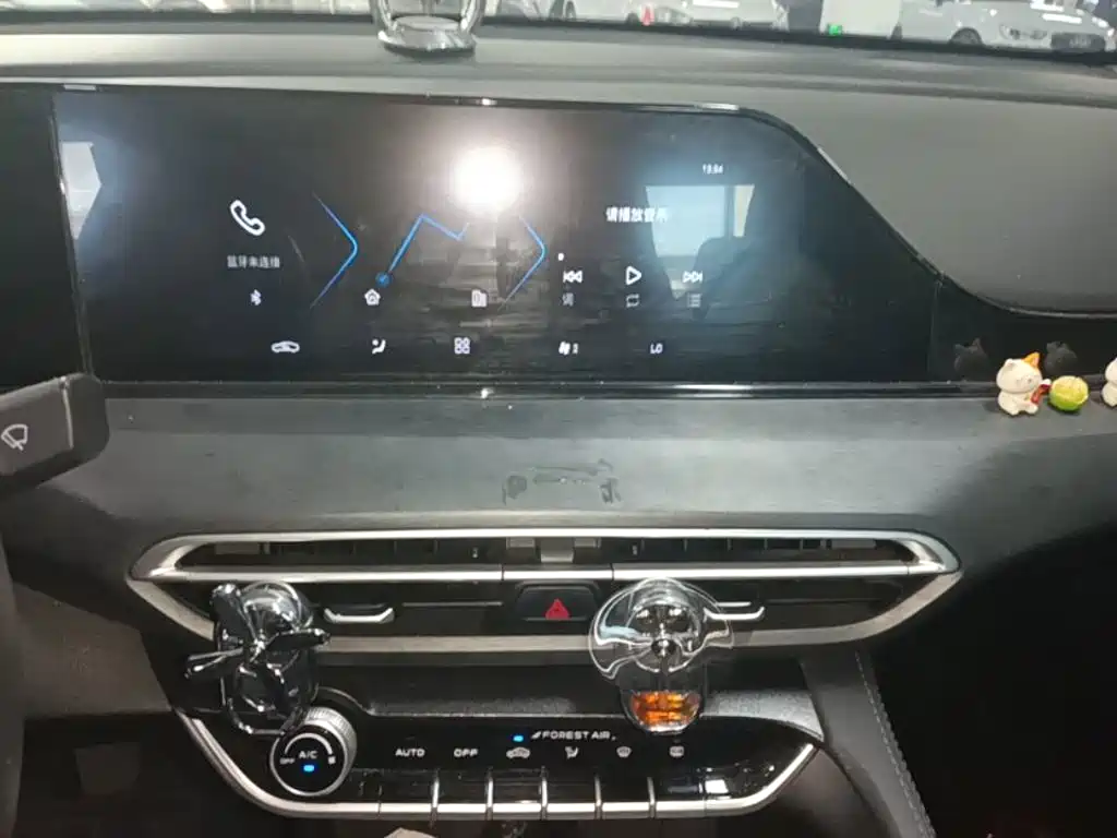 Photo 9 - Changan Eado