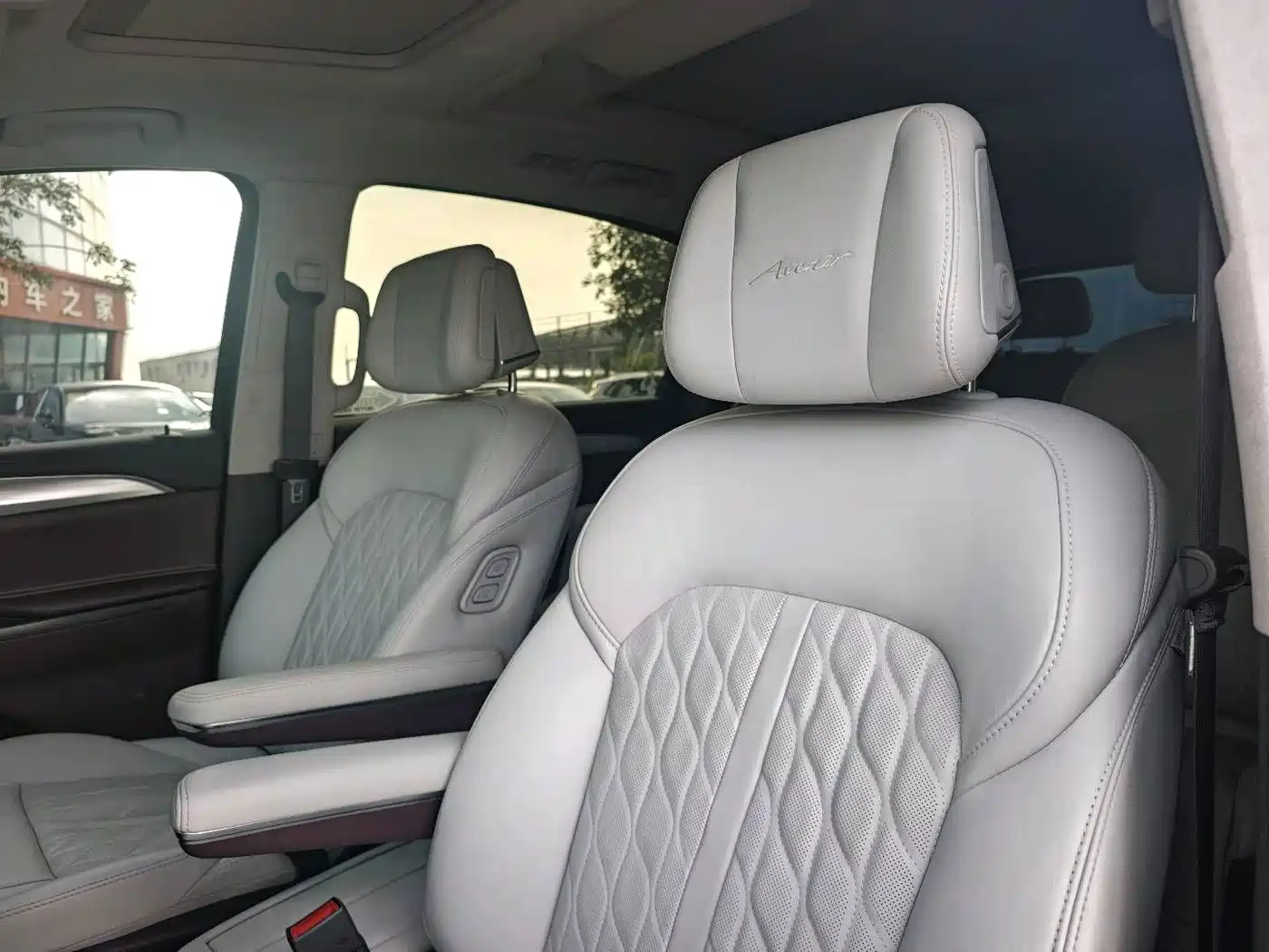 Фото 16 - Buick GL8