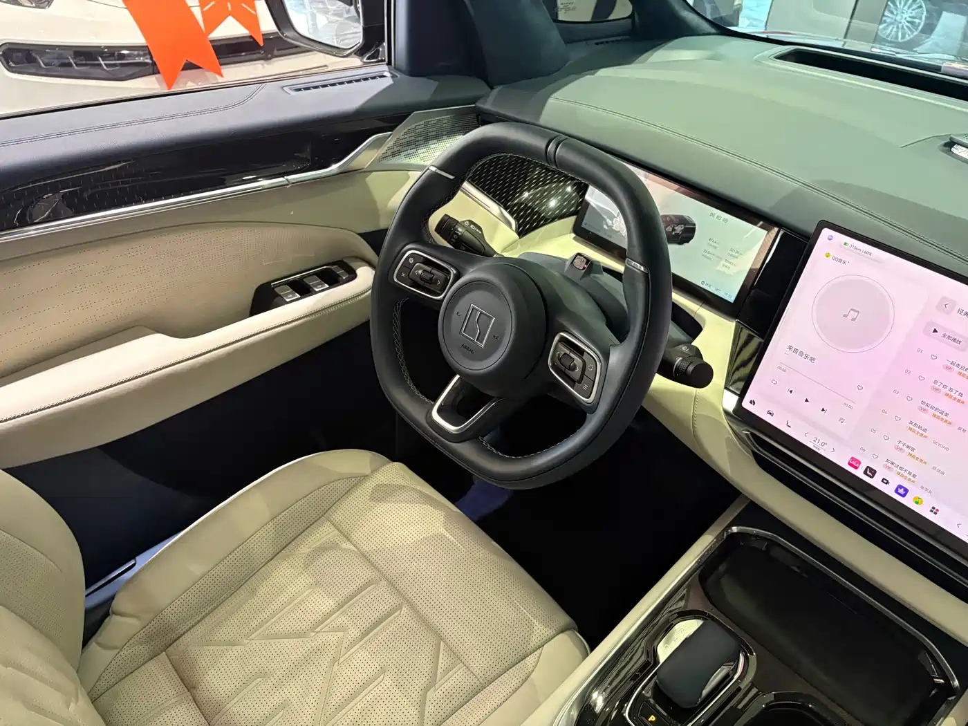 ZEEKR 009 2025 2024 6-seat Executive AWD 108kWh