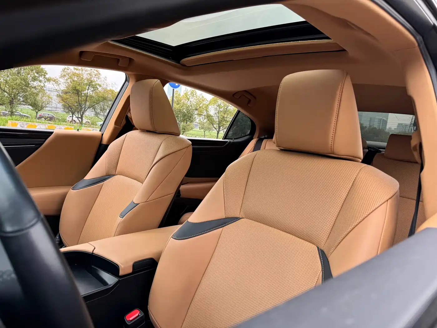 Lexus ES 2023 200 Excellence Edition фото 17