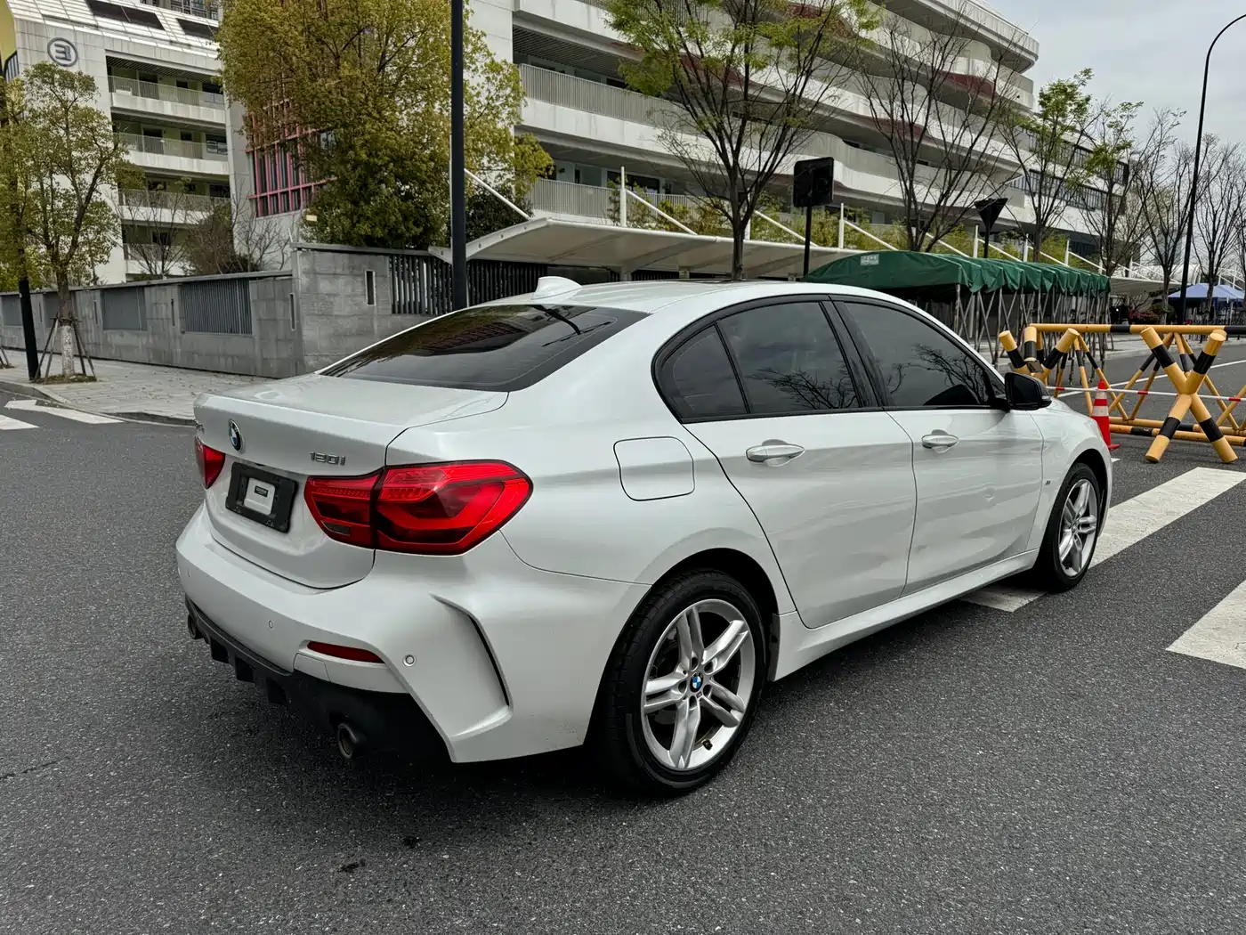 BMW 1 SERIES