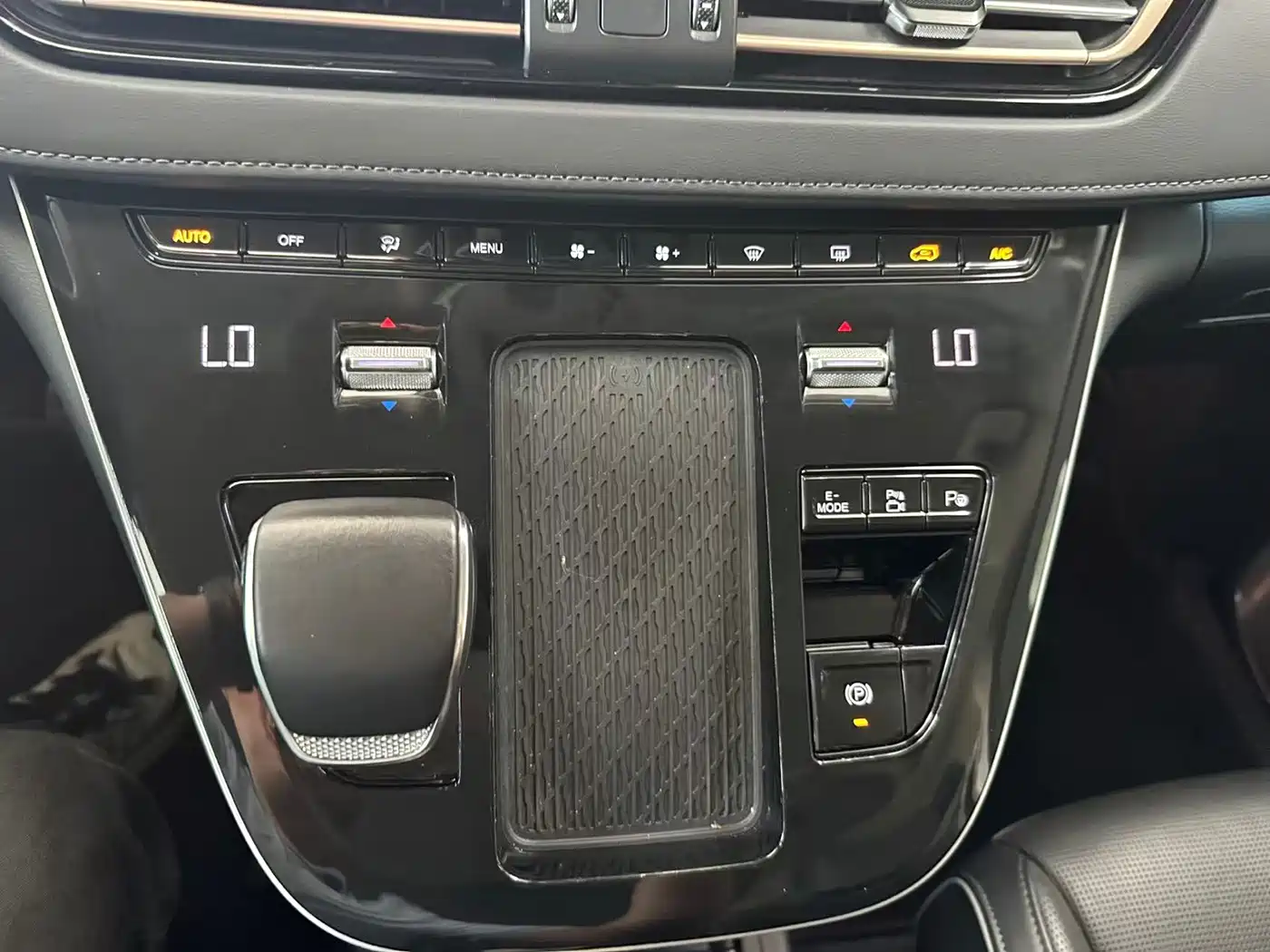 Hongqi HQ9 PHEV 2024 2024 Model 2.0T AWD Luxury Edition