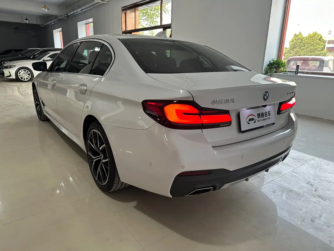 BMW 5 Series 2023 530Li Leading M Sport Package фото 5