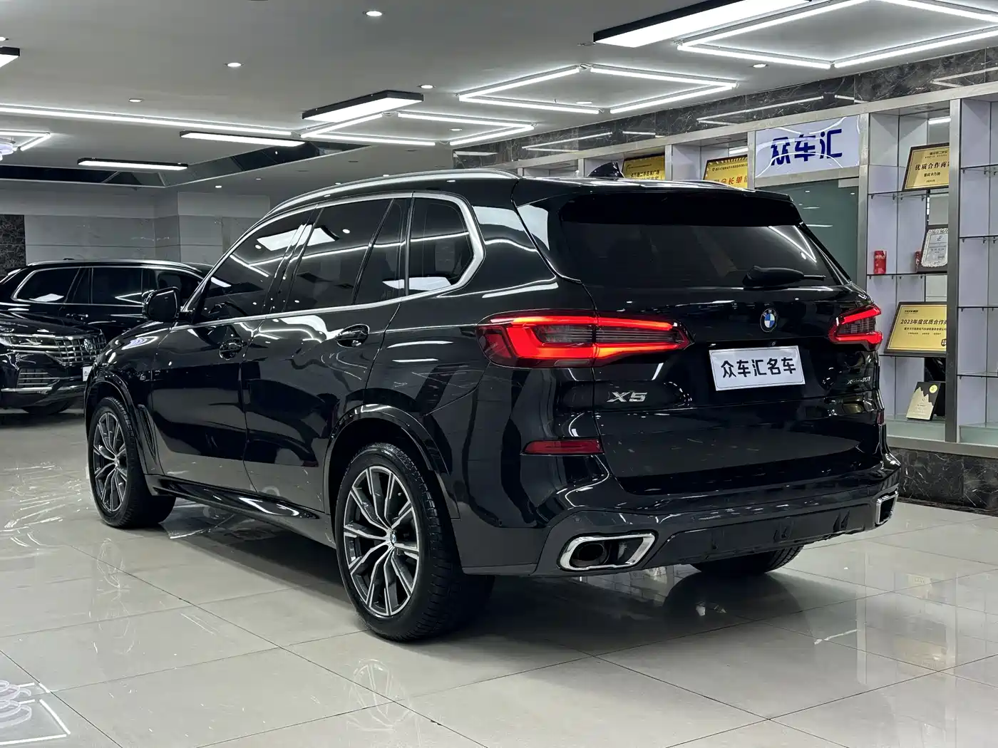 BMW X5 (Import) 2019 xDrive40i M Sport Package фото 4