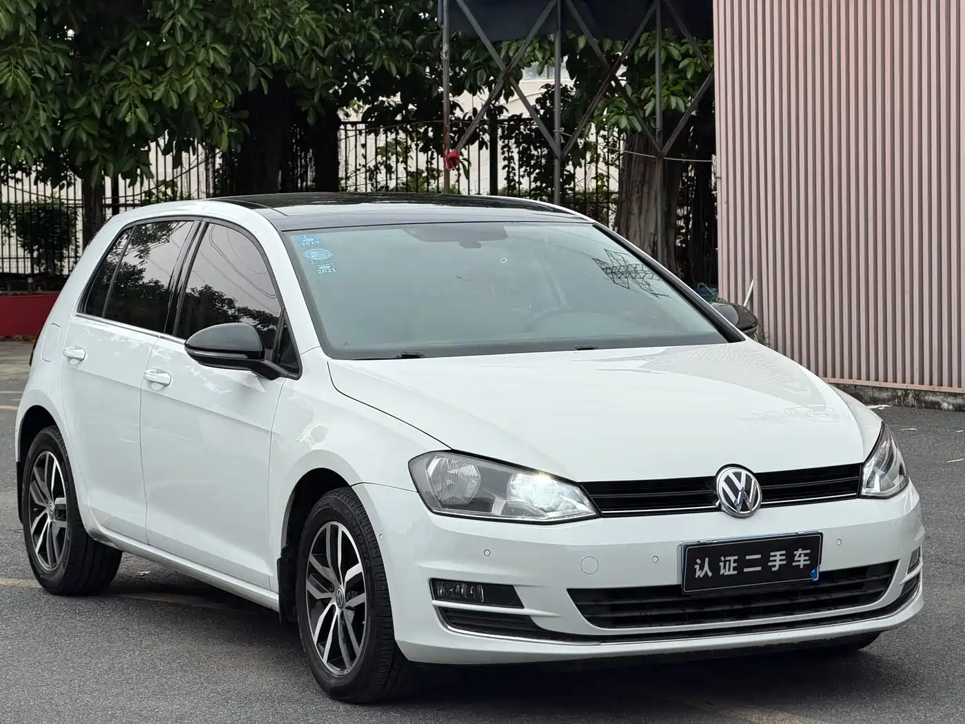 Volkswagen Golf 2017 230TSI Auto Luxury Millionth Anniversary Edition фото 4