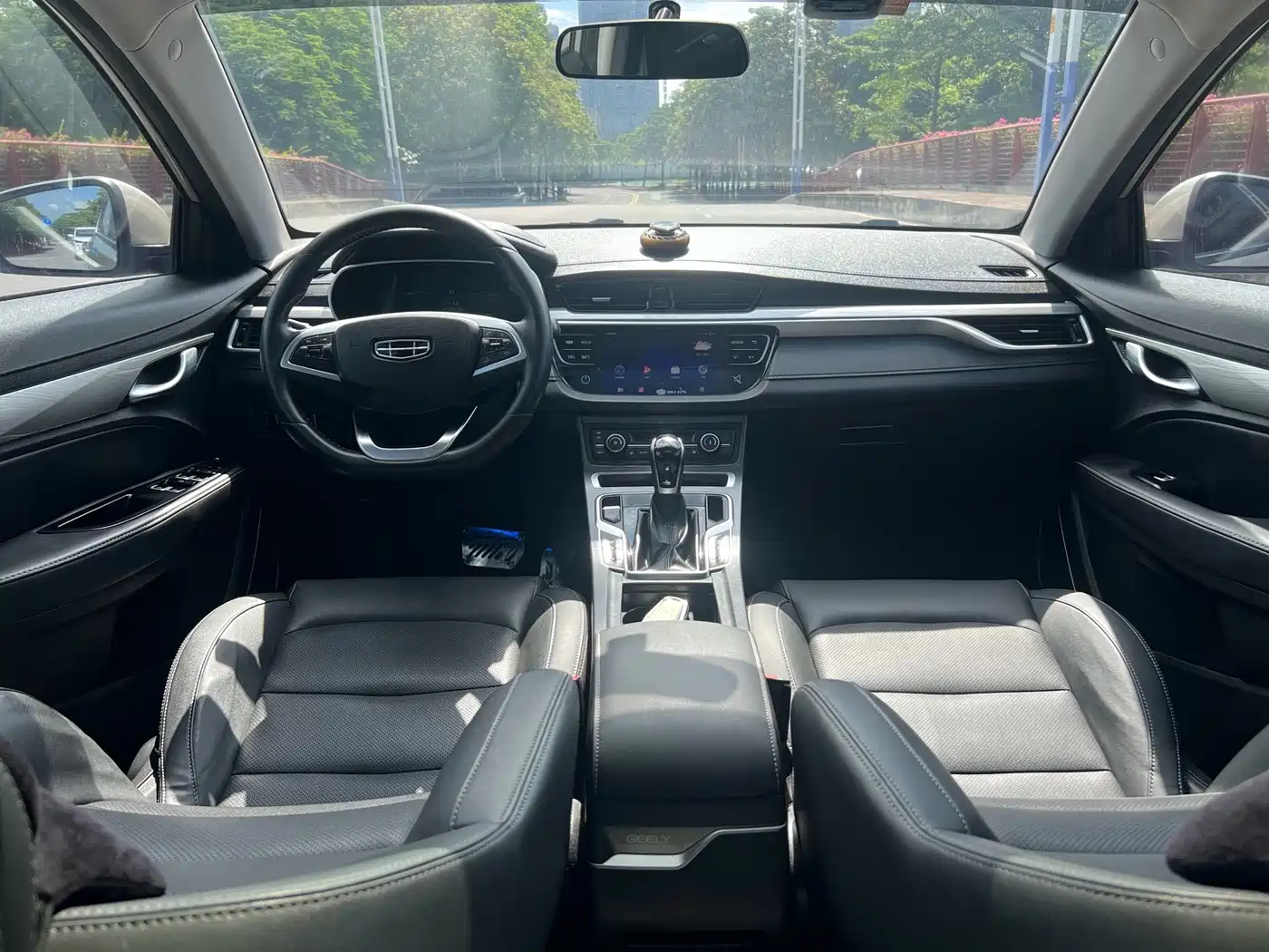 Фото 15 - Geely Emgrand