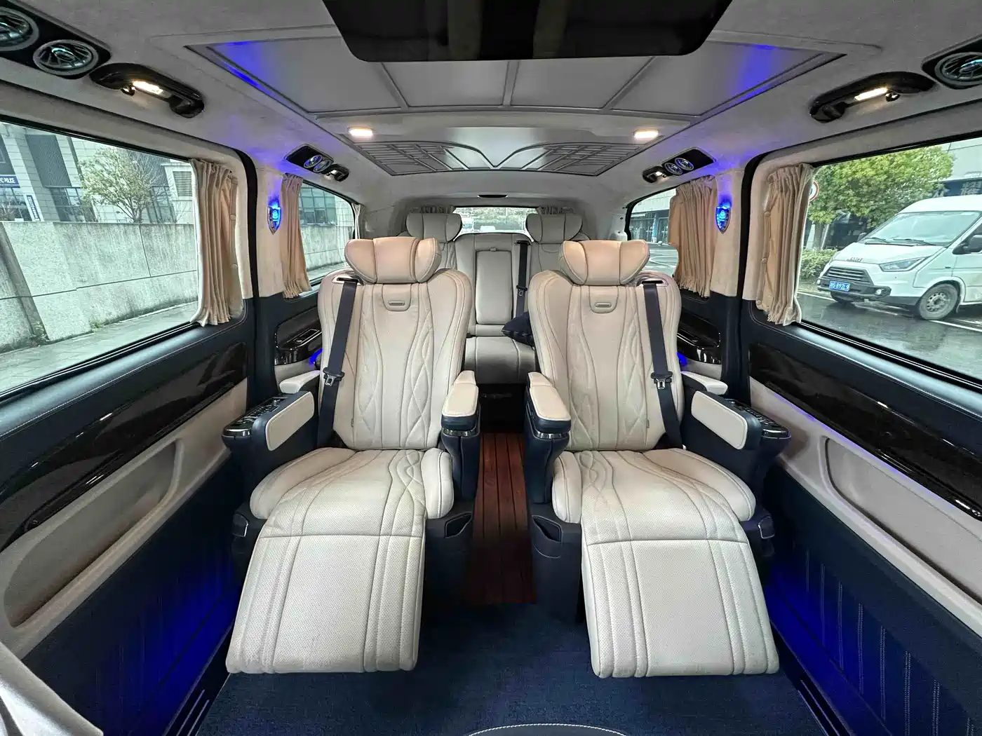 Mercedes-Benz Vito 2023 2.0T Business 7-Seater фото 19