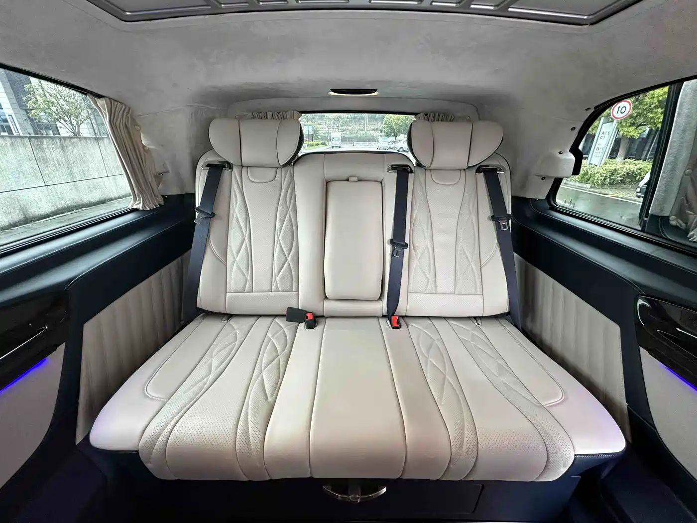 Mercedes-Benz Vito 2023 2.0T Business 7-Seater фото 13