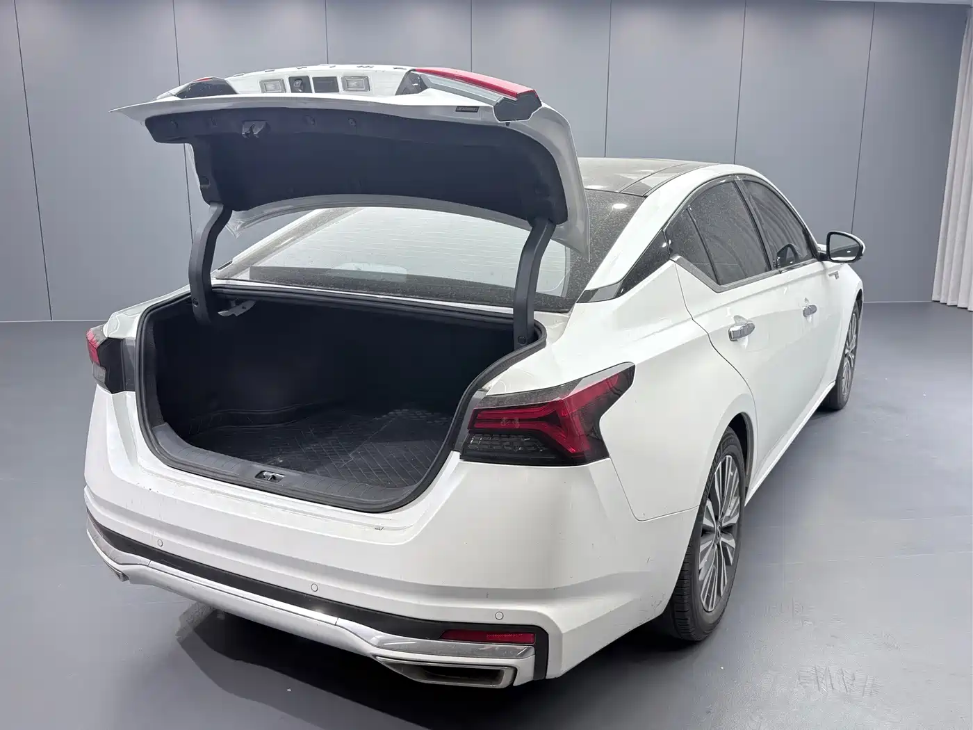 Nissan Teana 2025 2022 2.0L XL-Upr Premium Edition