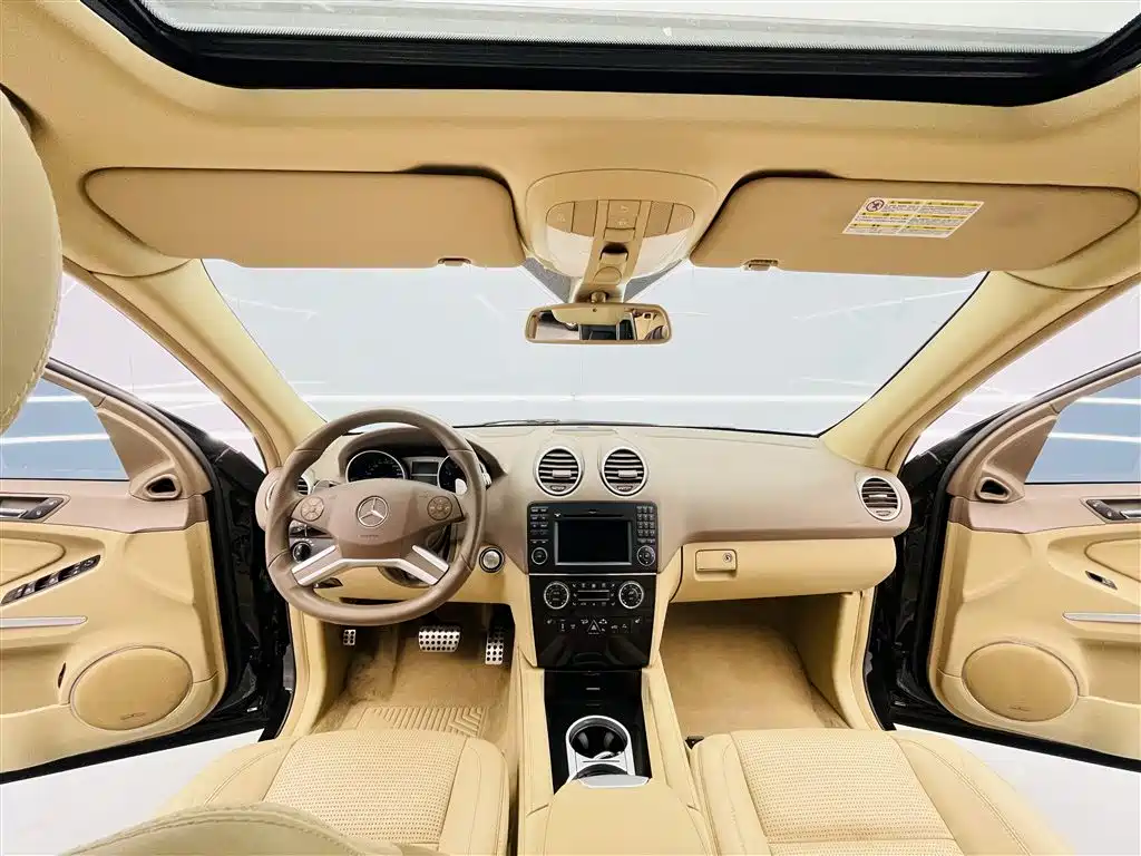 Mercedes-Benz M-Class AMG 2011 AMG ML 63 фото 29