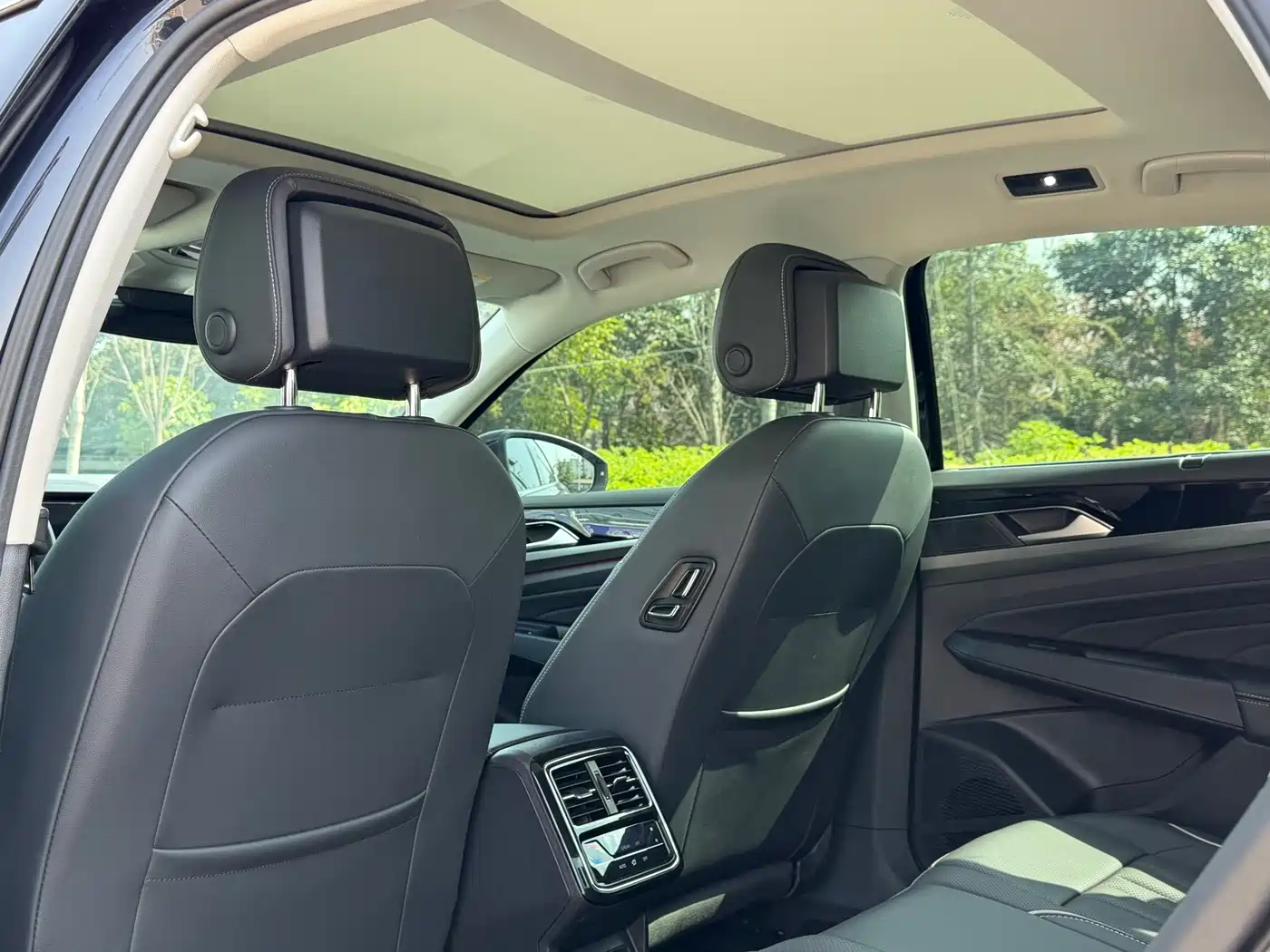 Volkswagen Passat 2024 380TSI Starlight Luxury Edition фото 10