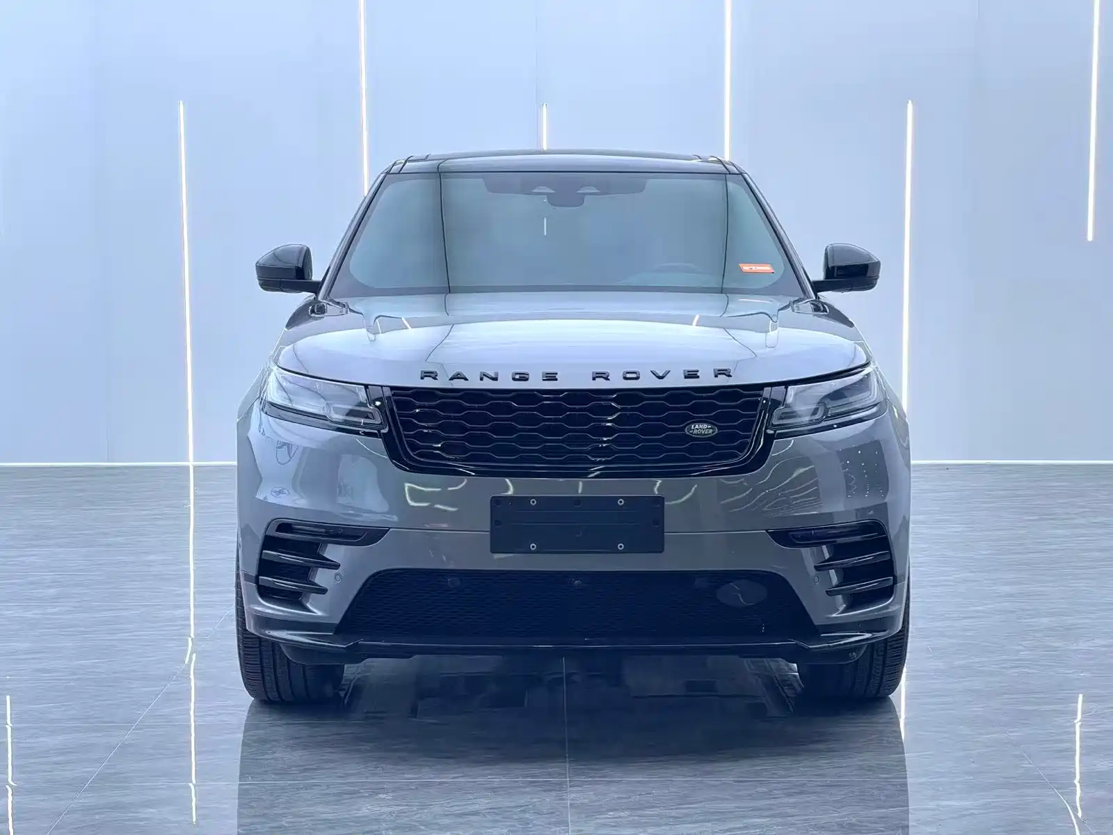 Фото 2 - Land Rover Range Rover Velar