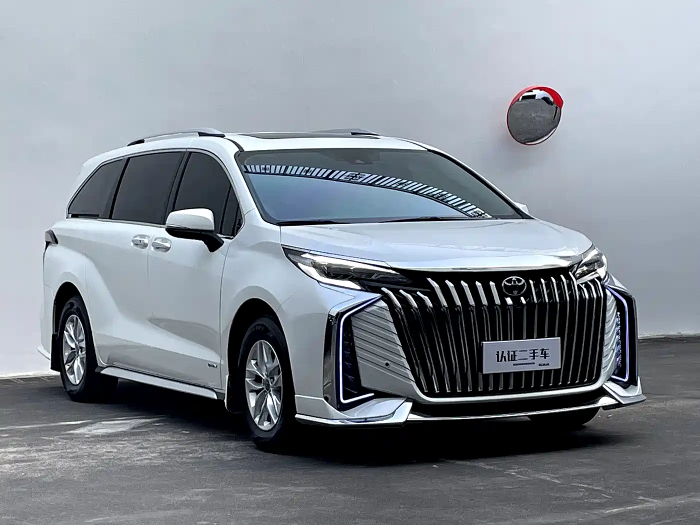 Toyota Granvia 2024 2.5L Hybrid Comfort фото 4