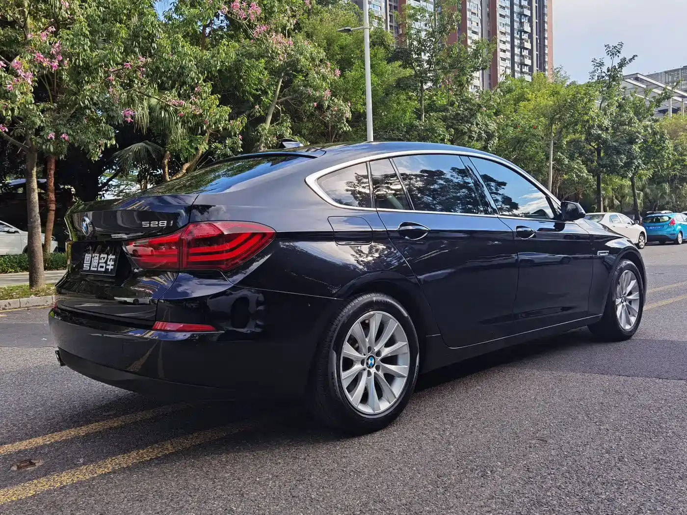 BMW 5 Series GT 2014 528i Leading фото 4