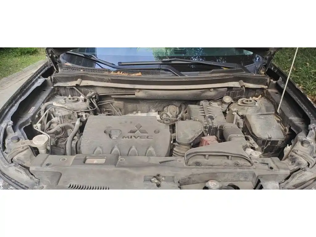 Mitsubishi Outlander (Import) 2015 2014 2.4L 4WD Luxury Value Edition 5-seater
