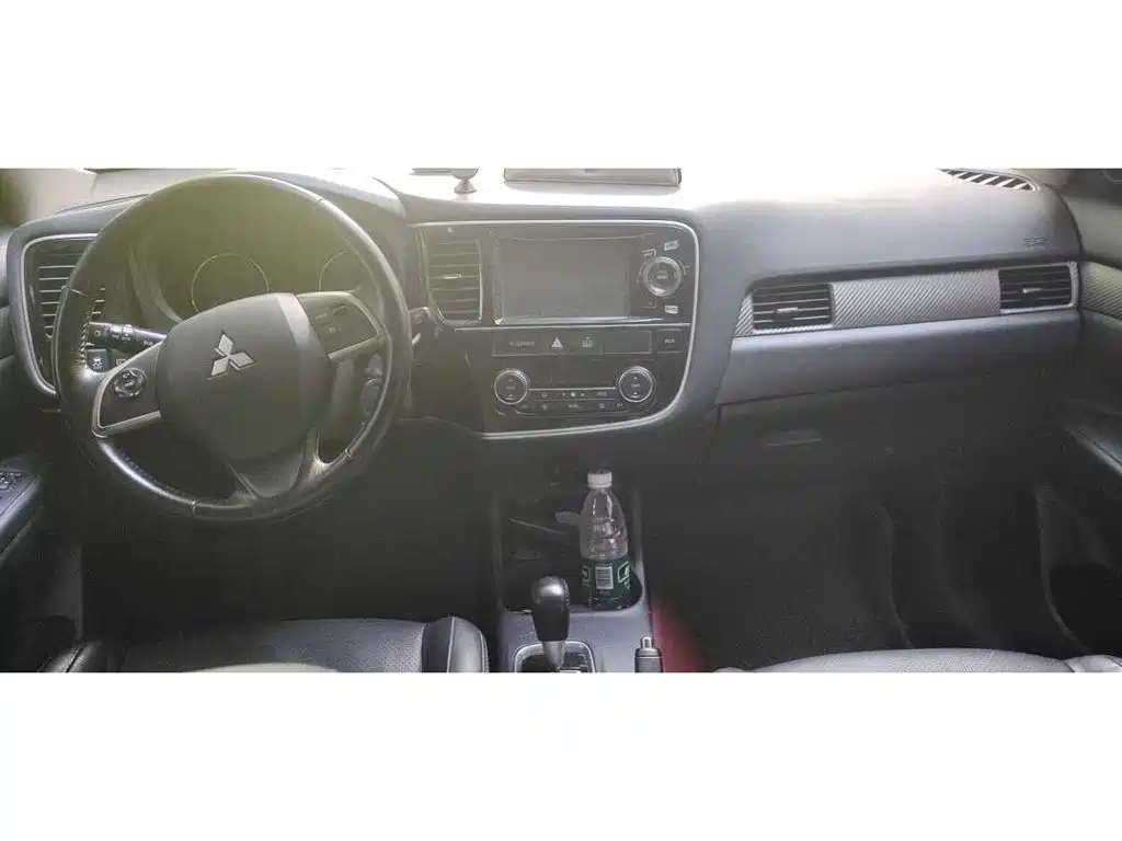 Mitsubishi Outlander (Import) 2015 2014 2.4L 4WD Luxury Value Edition 5-seater