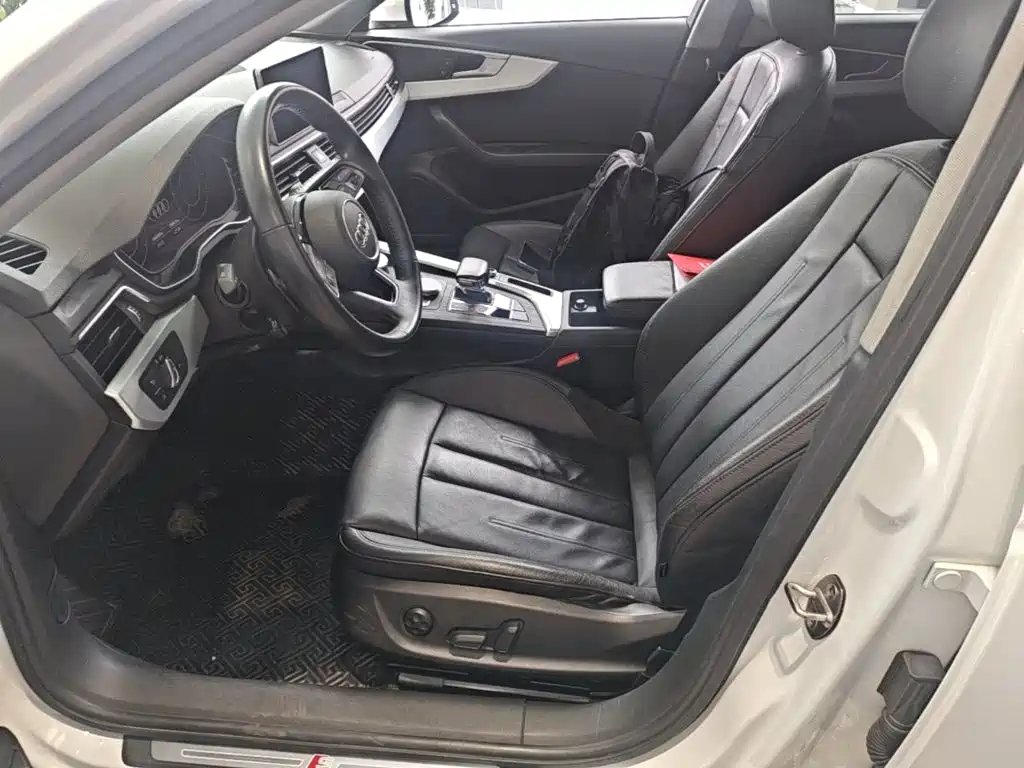 Фото 20 - Audi A4L