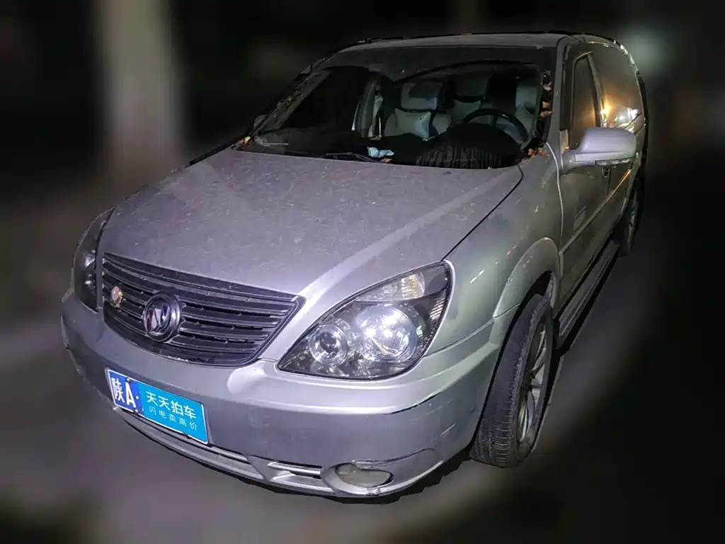 Photo 1 - Buick GL8