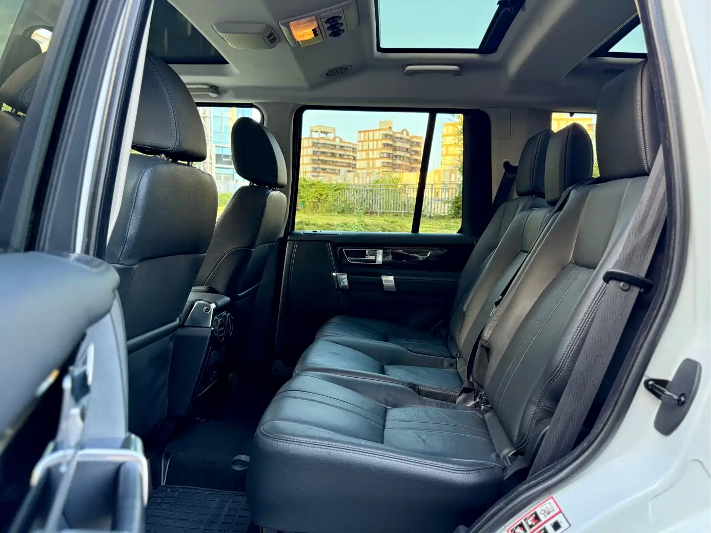 Land Rover Discovery 2011 3.0 SDV6 HSE Diesel фото 8