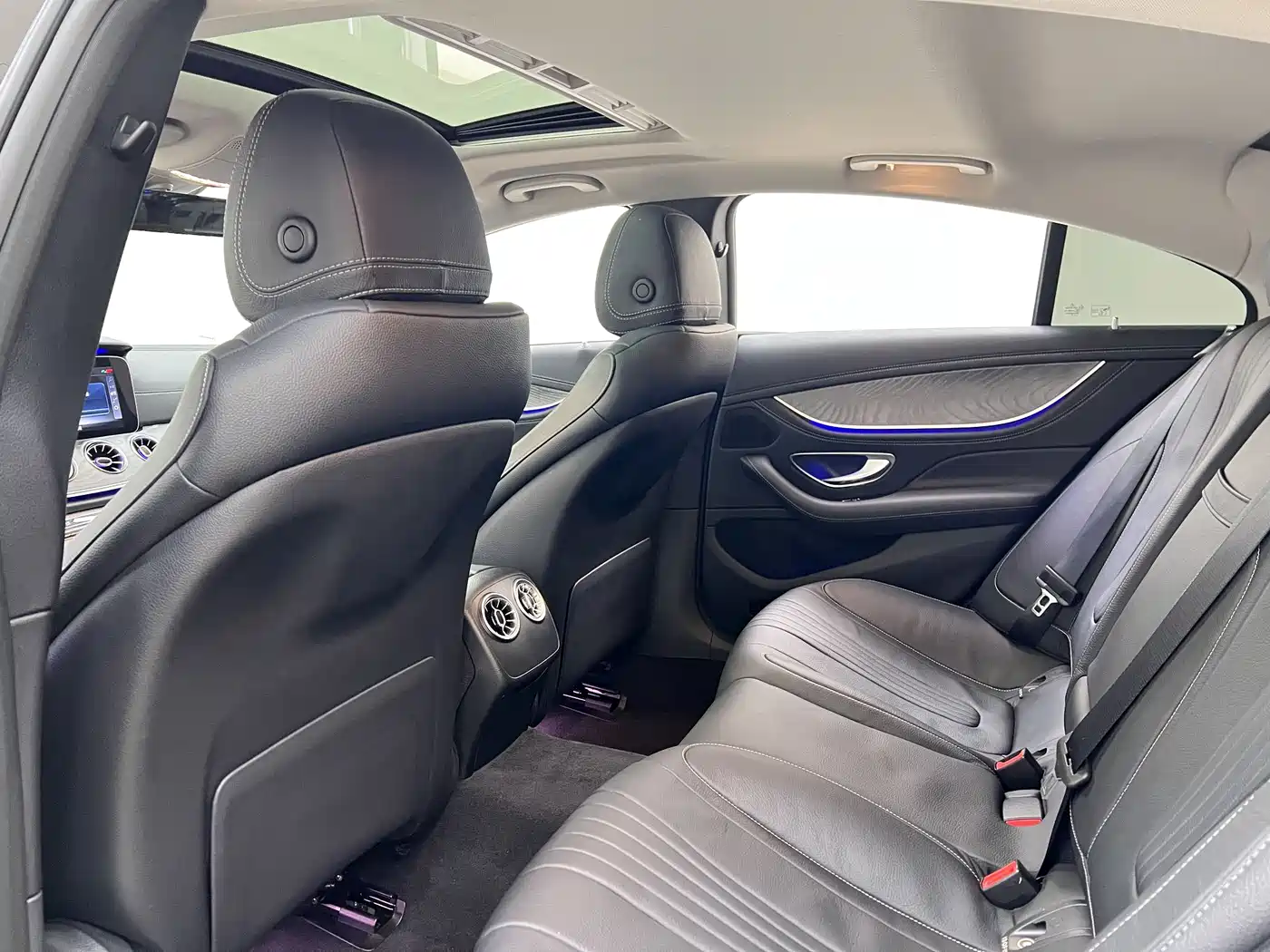 Mercedes-Benz CLS 2018 CLS 300 Dynamic фото 19