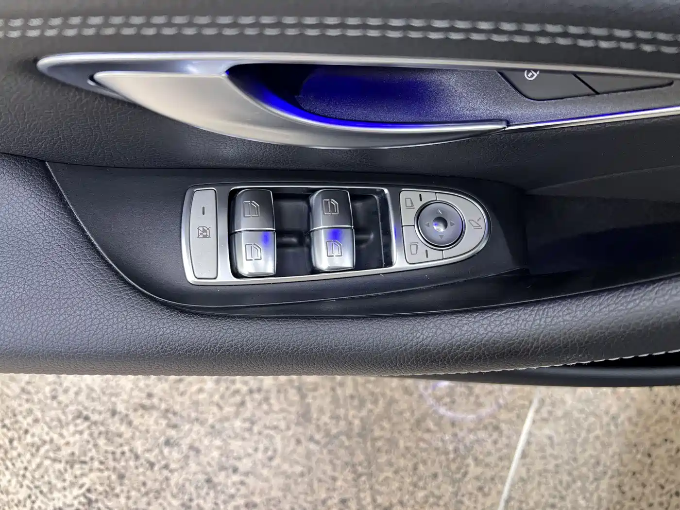 Mercedes-Benz CLS 2018 CLS 300 Dynamic фото 36