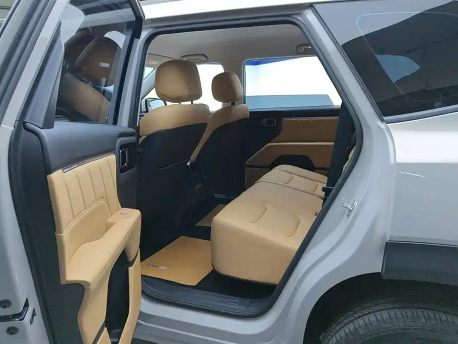 Wuling Motors Starlight 560 NEV 2026 2025 Model Plug-in Hybrid Version 5-seater