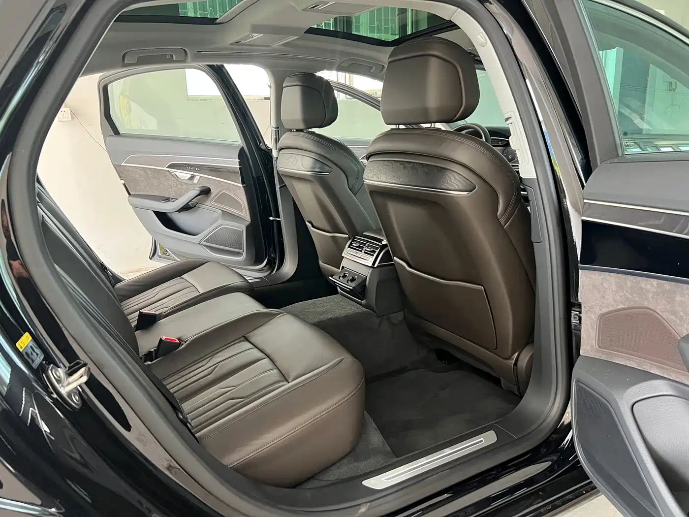 Photo 25 - Audi A8