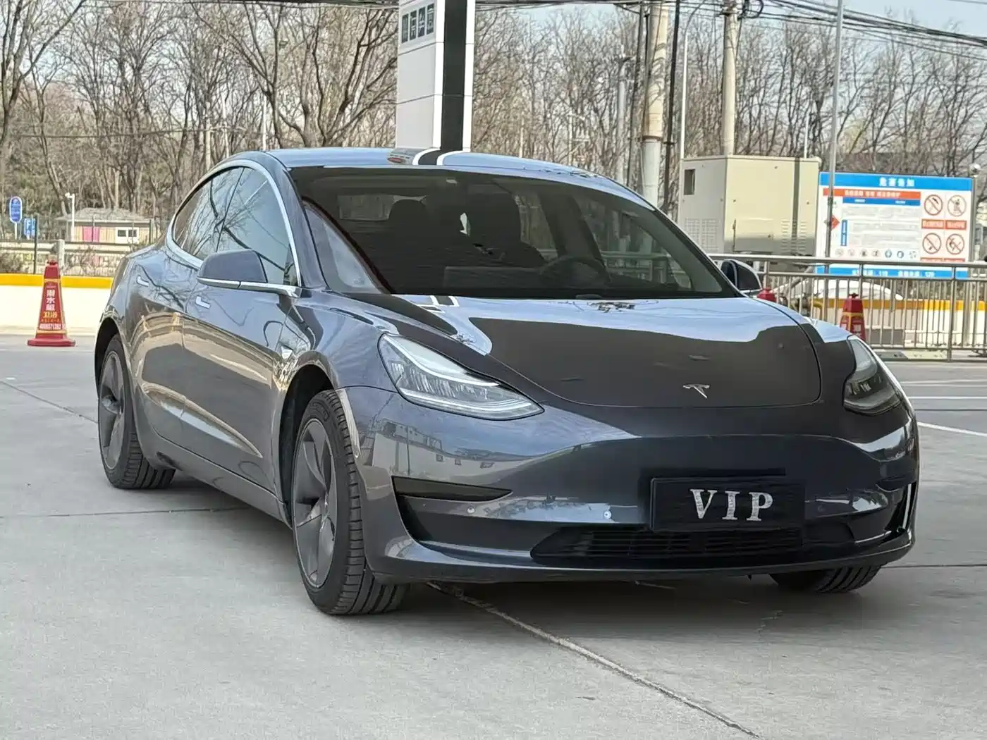 TESLA MODEL 3