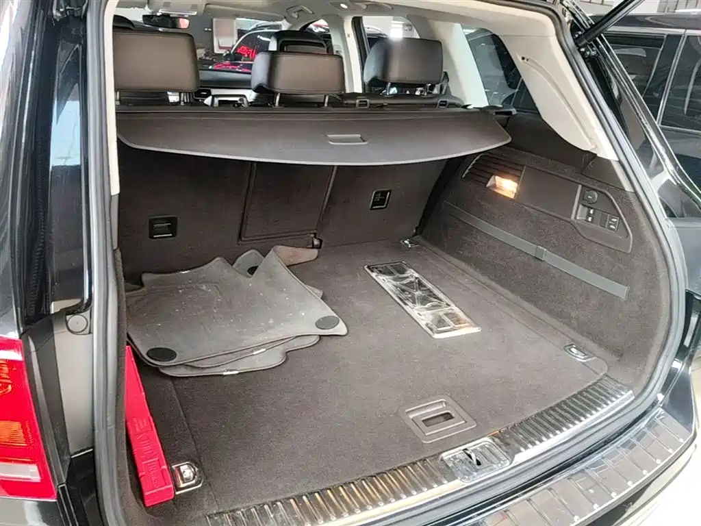 Фото 19 - Volkswagen Touareg