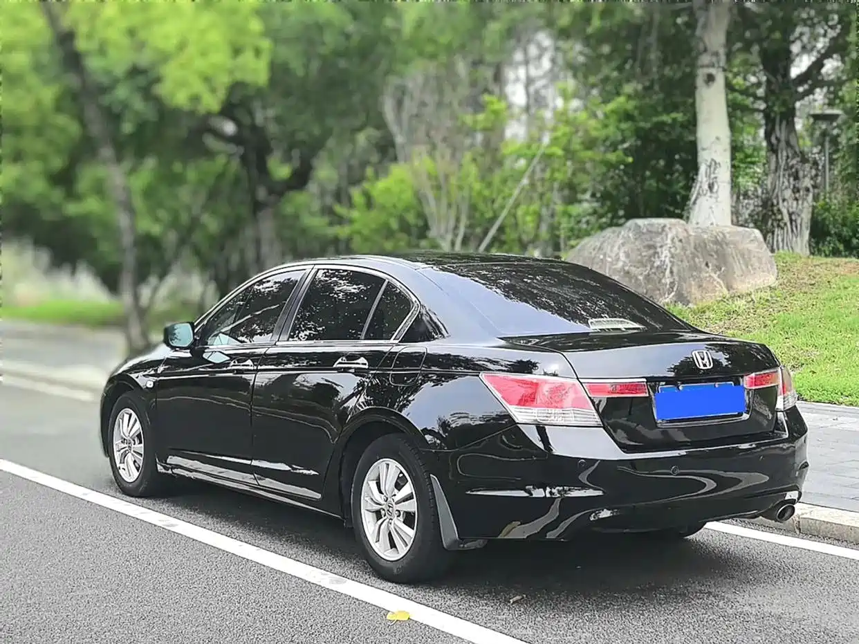 Фото 22 - Honda Accord