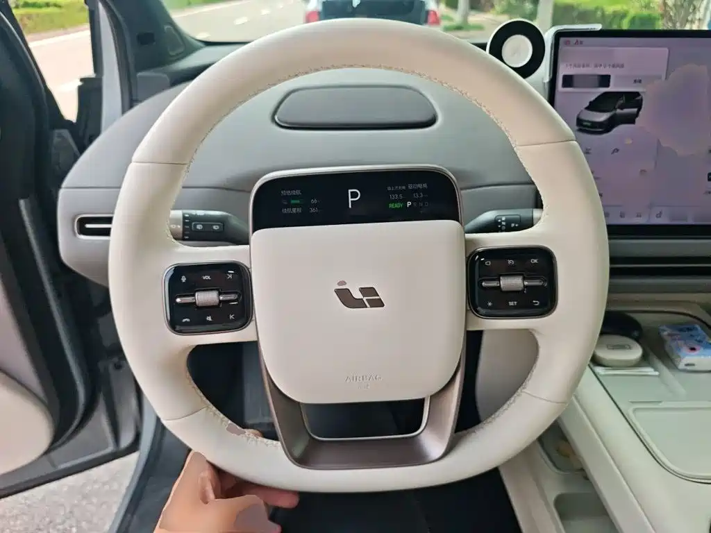Li Auto i6 2026 2025 4WD Base Model