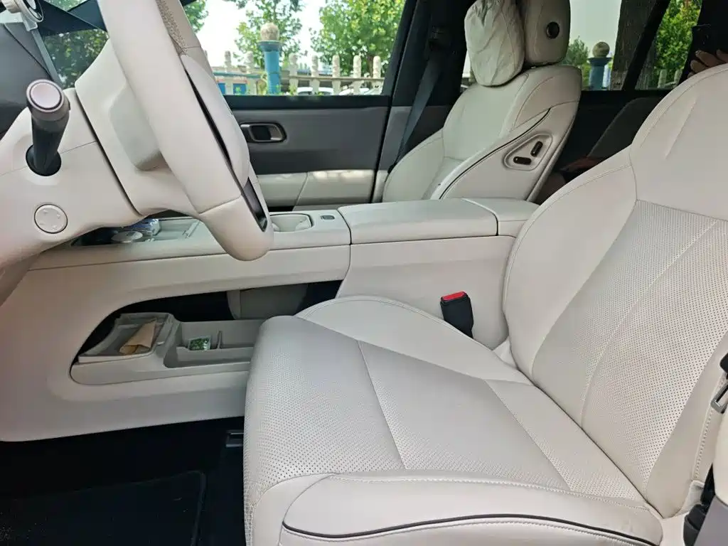 Li Auto i6 2026 2025 4WD Base Model