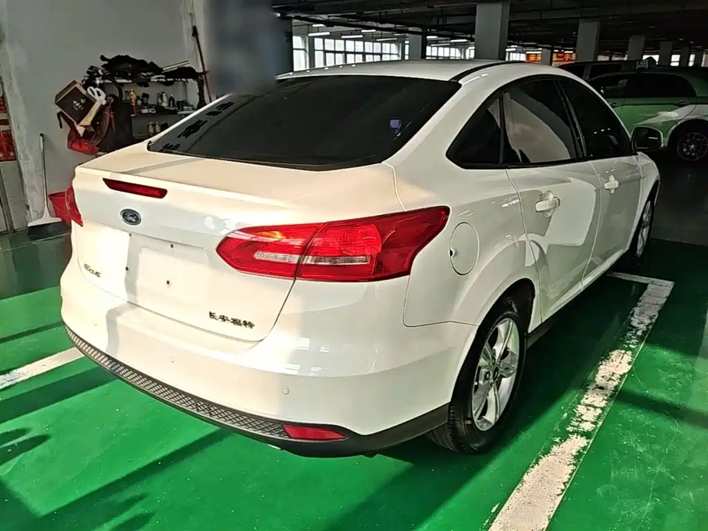 Фото 7 - Ford Focus