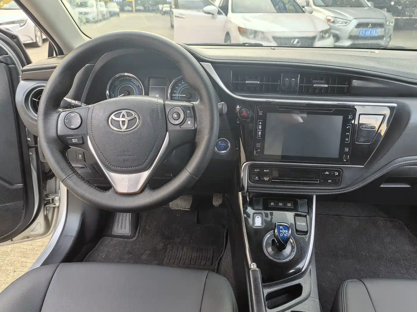 Фото 7 - Toyota Corolla