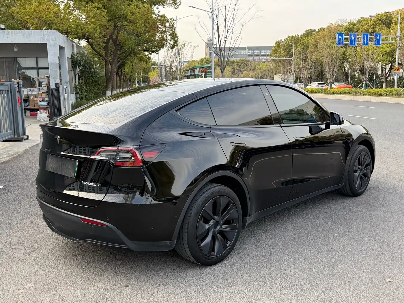 TESLA MODEL Y