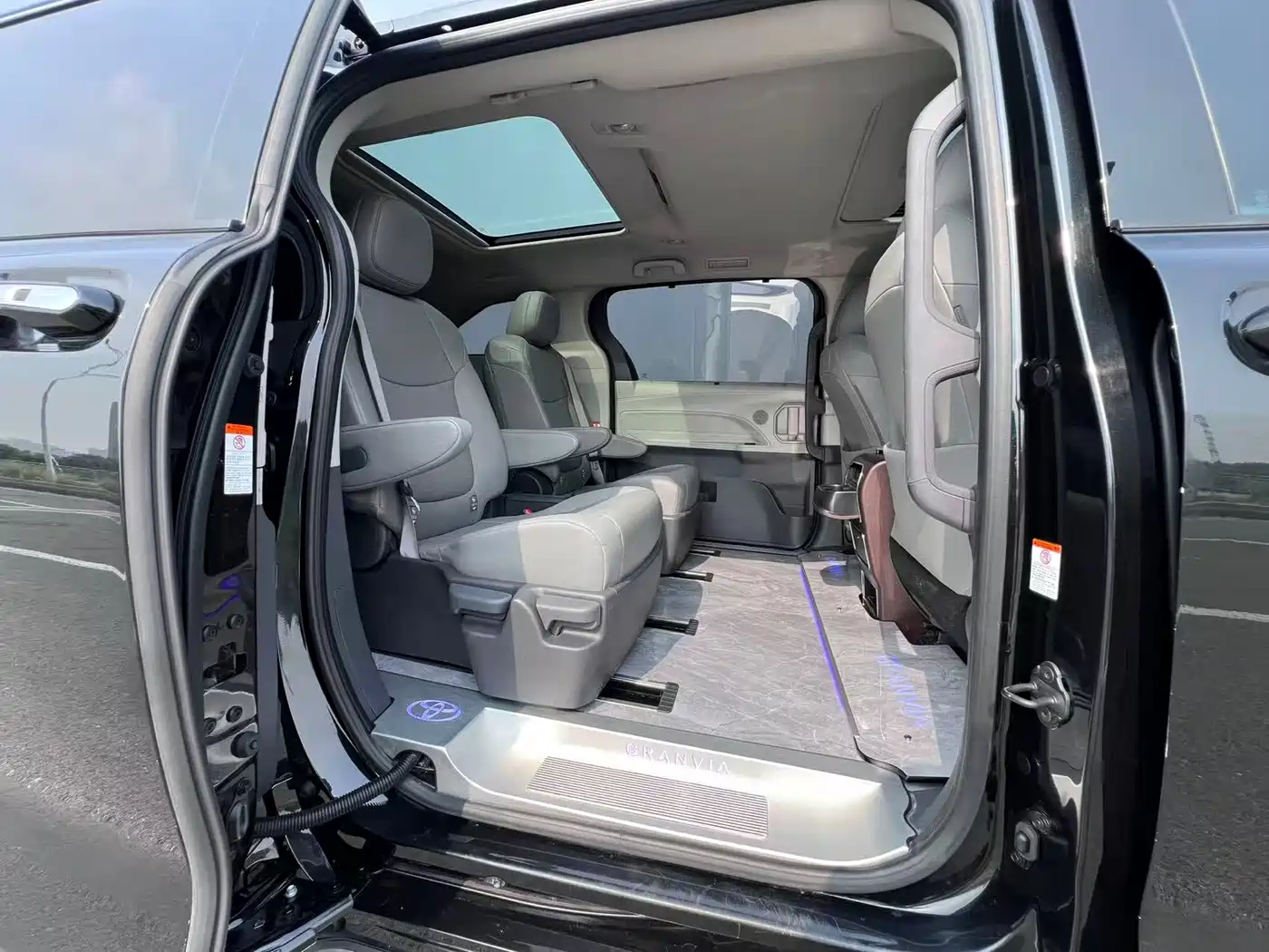Toyota Granvia 2024 2024 2.5L Hybrid Premium PLUS