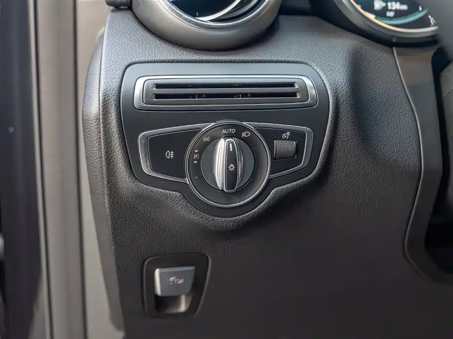 Mercedes-Benz GLC 2021 GLC 260 L 4MATIC Sporty фото 17