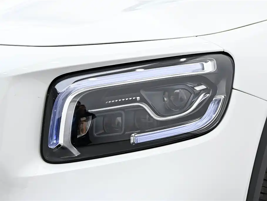 MERCEDES-BENZ GLB AMG
