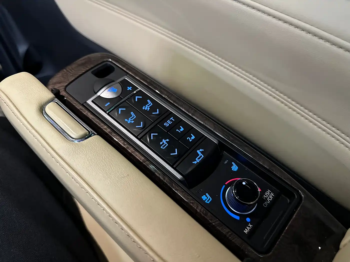Toyota Vellfire 2021 Crown Hybrid 2.5L HV Premium Edition фото 23