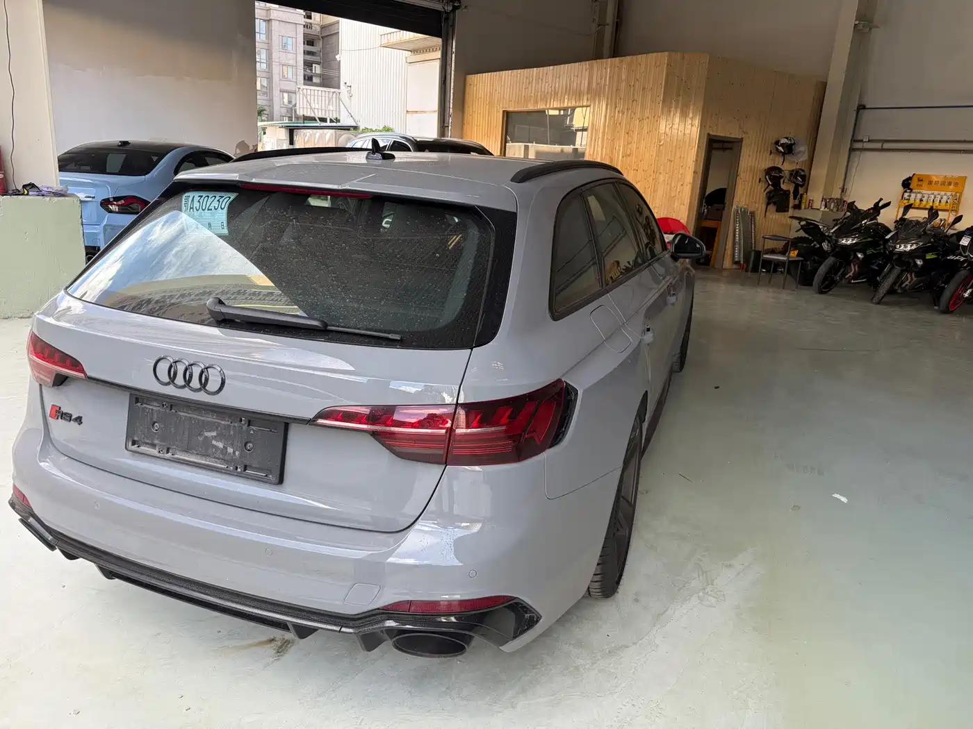 Audi RS 4 2023 2021 RS4 Avant Dark Gold Edition