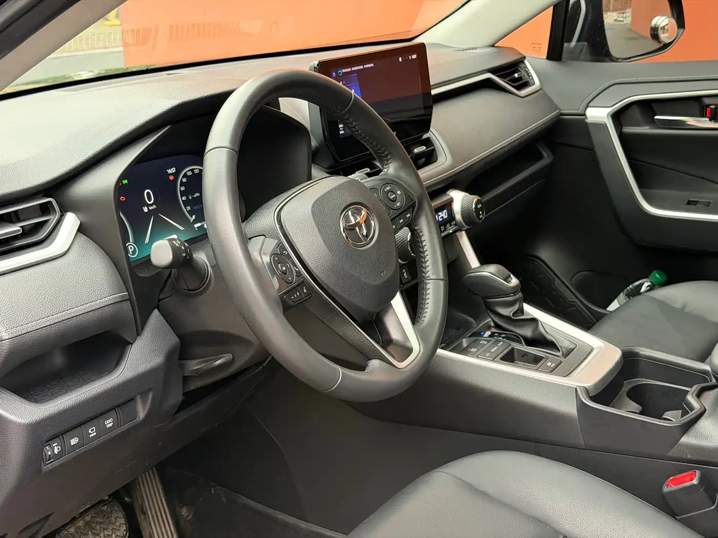 Toyota RAV4 Rongfang 2023 Hybrid 2.5L E-CVT 2WD Elite Plus Edition фото 8