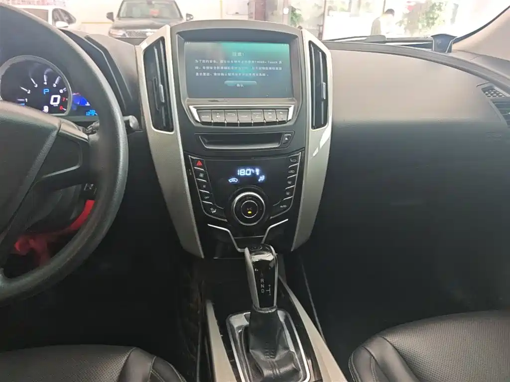 Luxgen U6 SUV 2016 2015 1.8T Innovation Upgrade