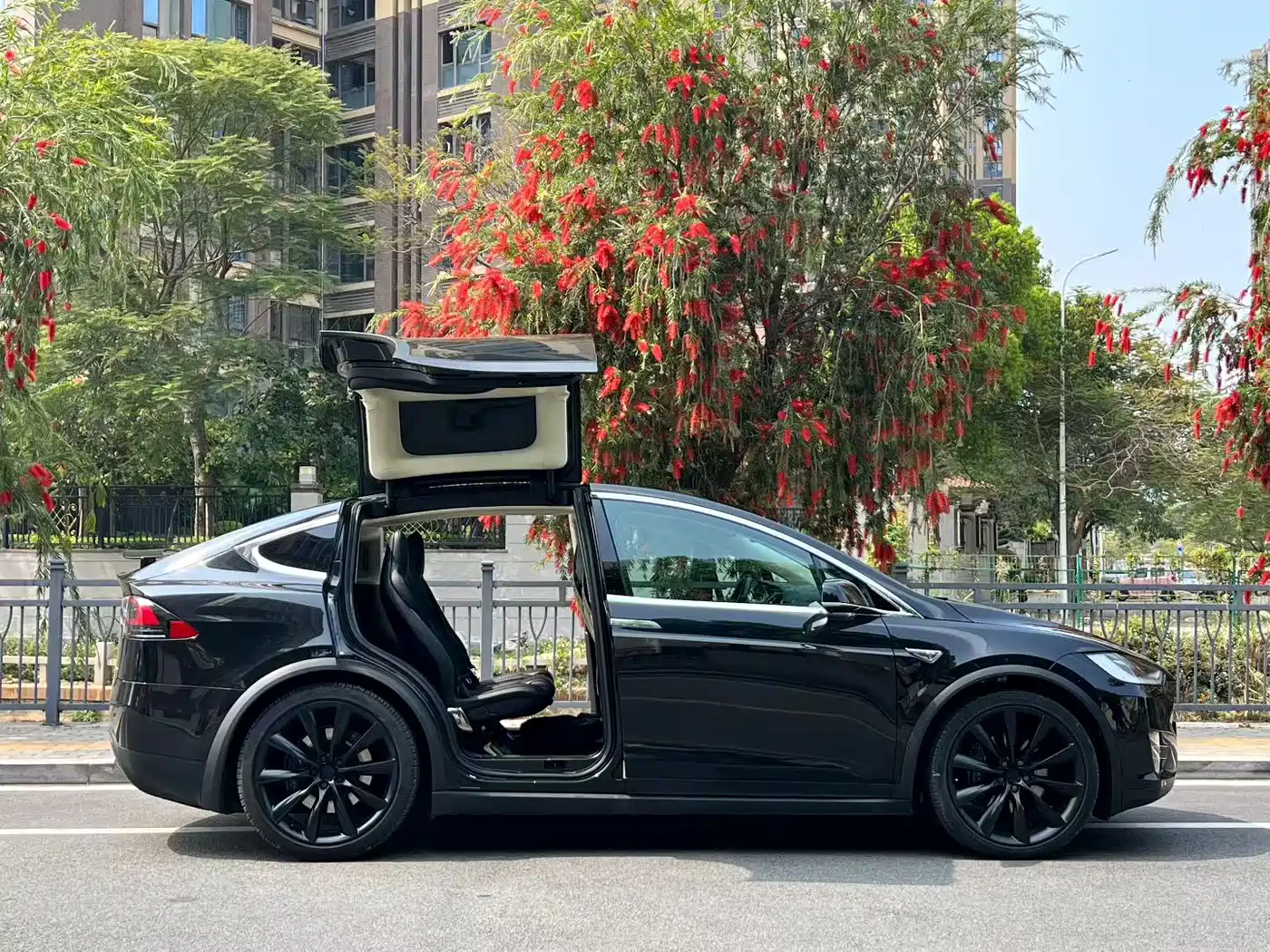 TESLA MODEL X