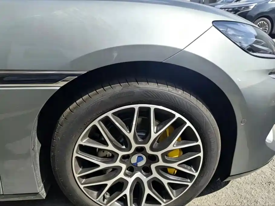 Denza Z9GT 2026 2026 Model Yi San Fang Flash Charge Honor Edition