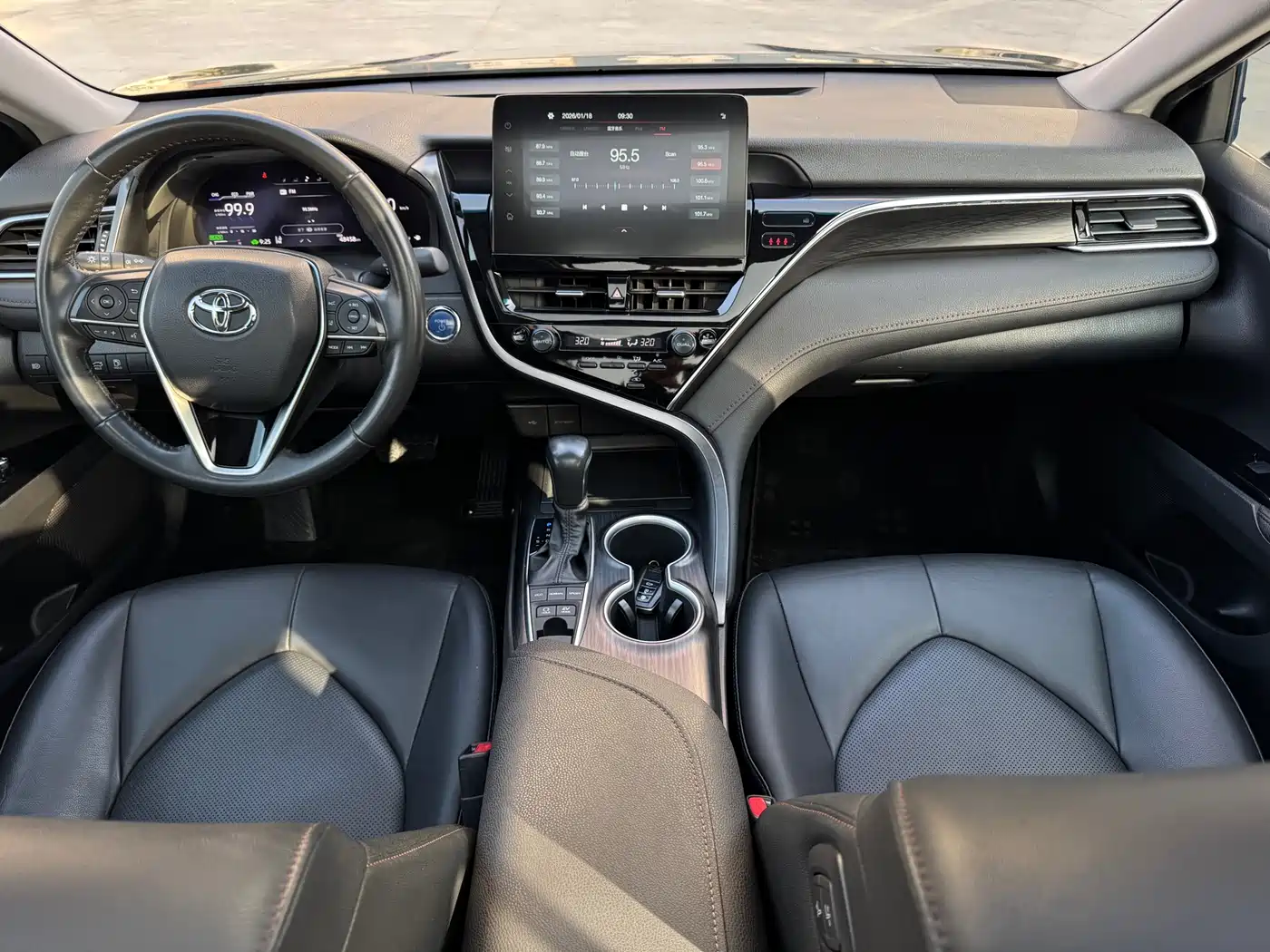 Toyota Camry 2023 Hybrid 2.5HG Luxury Edition фото 14