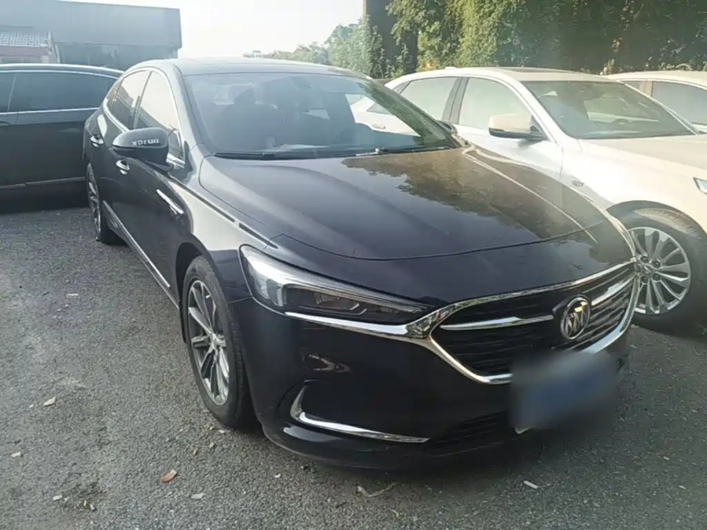 Photo 4 - Buick LaCrosse