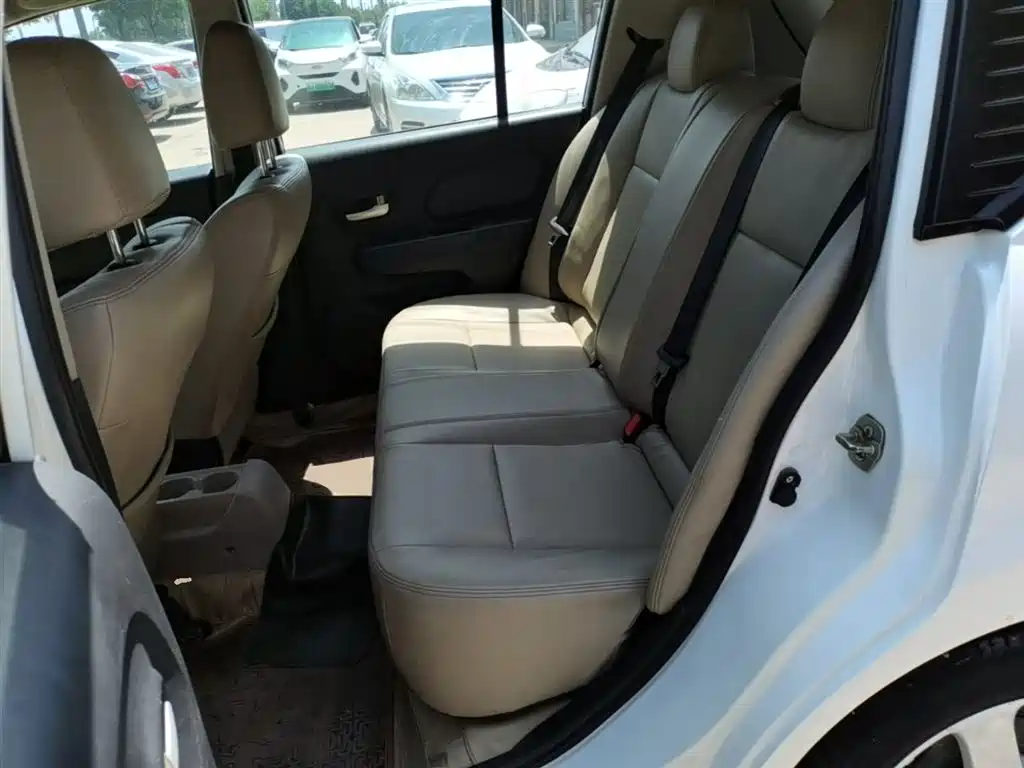 Venucia R50 2016 2015 1.6L Manual Fashion