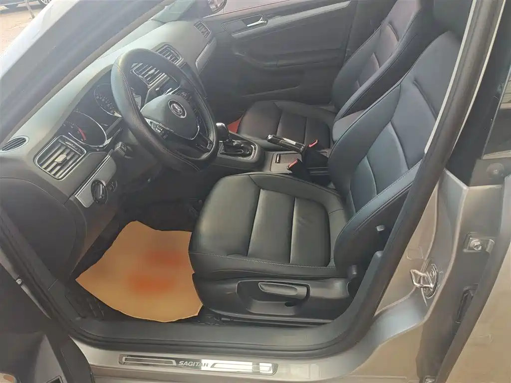 Volkswagen Sagitar 2018 1.6L Automatic Comfort фото 10